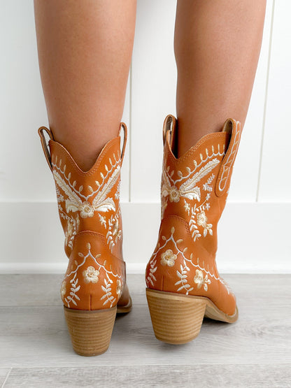 Detailed Floral Stitch Round Toe Boots