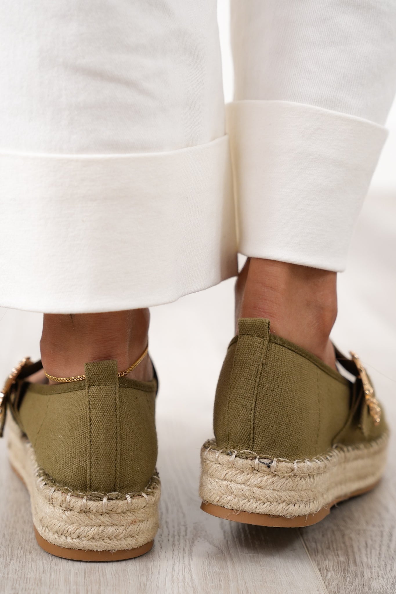Stylish Platform Espadrille Flats with Gold Buckle Accent