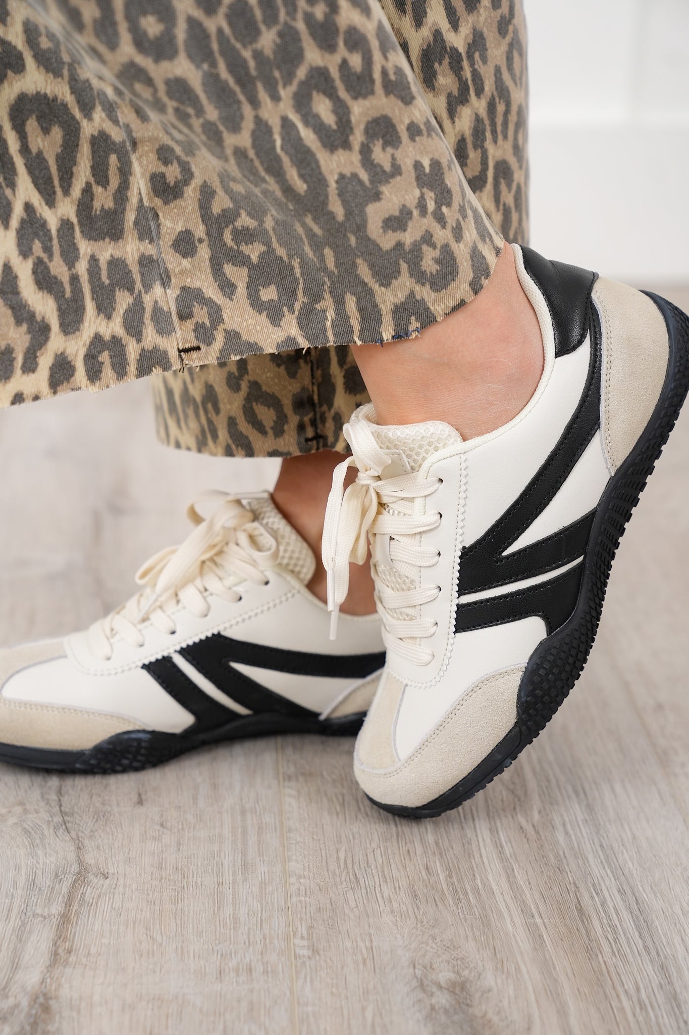 Contrast Design Athletic Sneakers