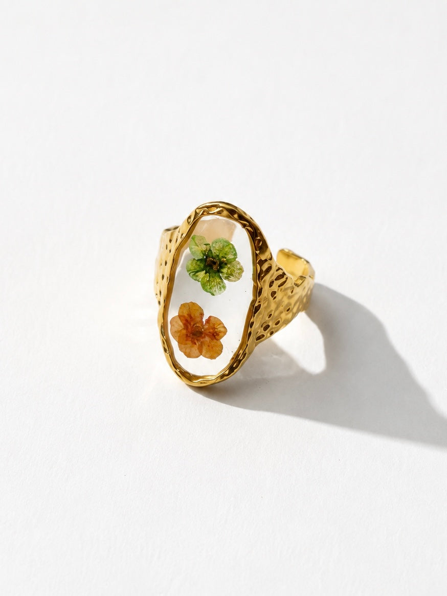 18K Gold Oval Floral Ring
