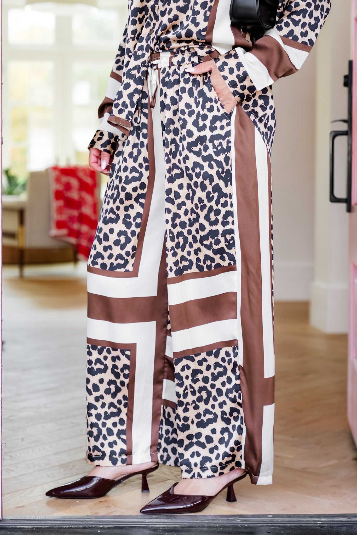POL Leopard Print Elastic Waist Pants with Pockets