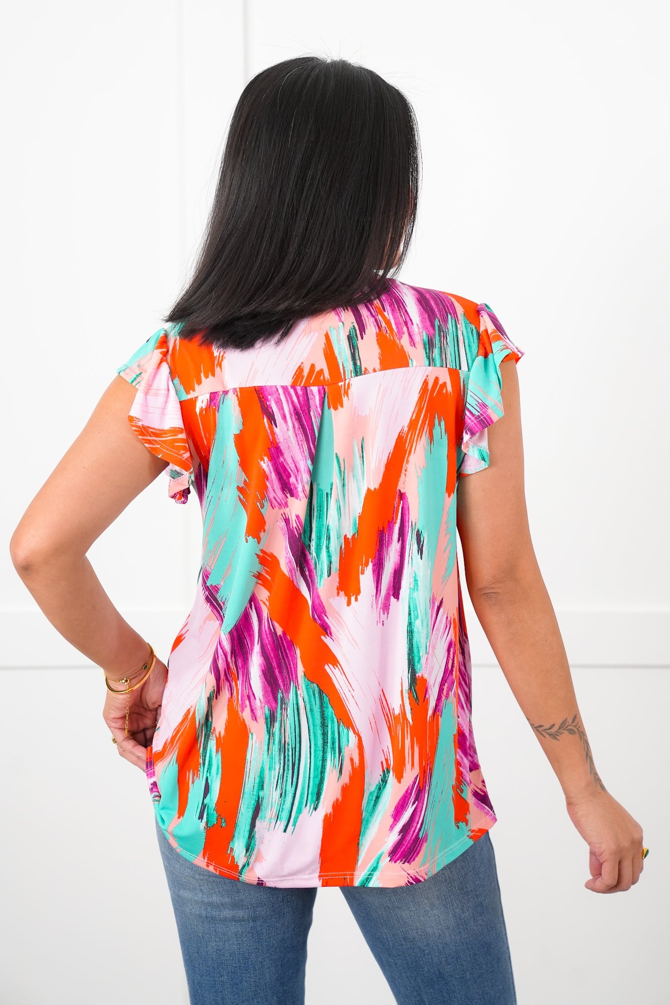 Plus/Reg Abstract Print Short Ruffle Sleeve Split Neck Top