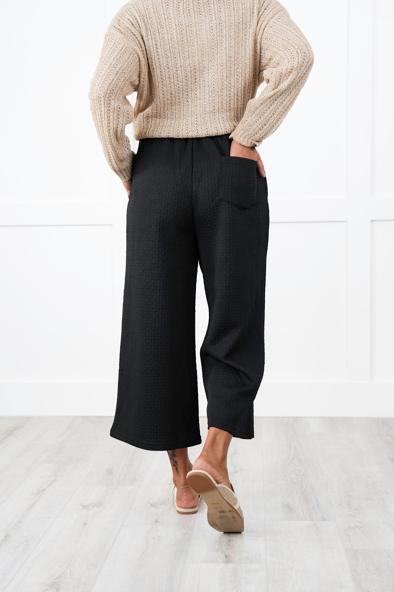 Black Textured Elastic Waistband Ankle Length Pants