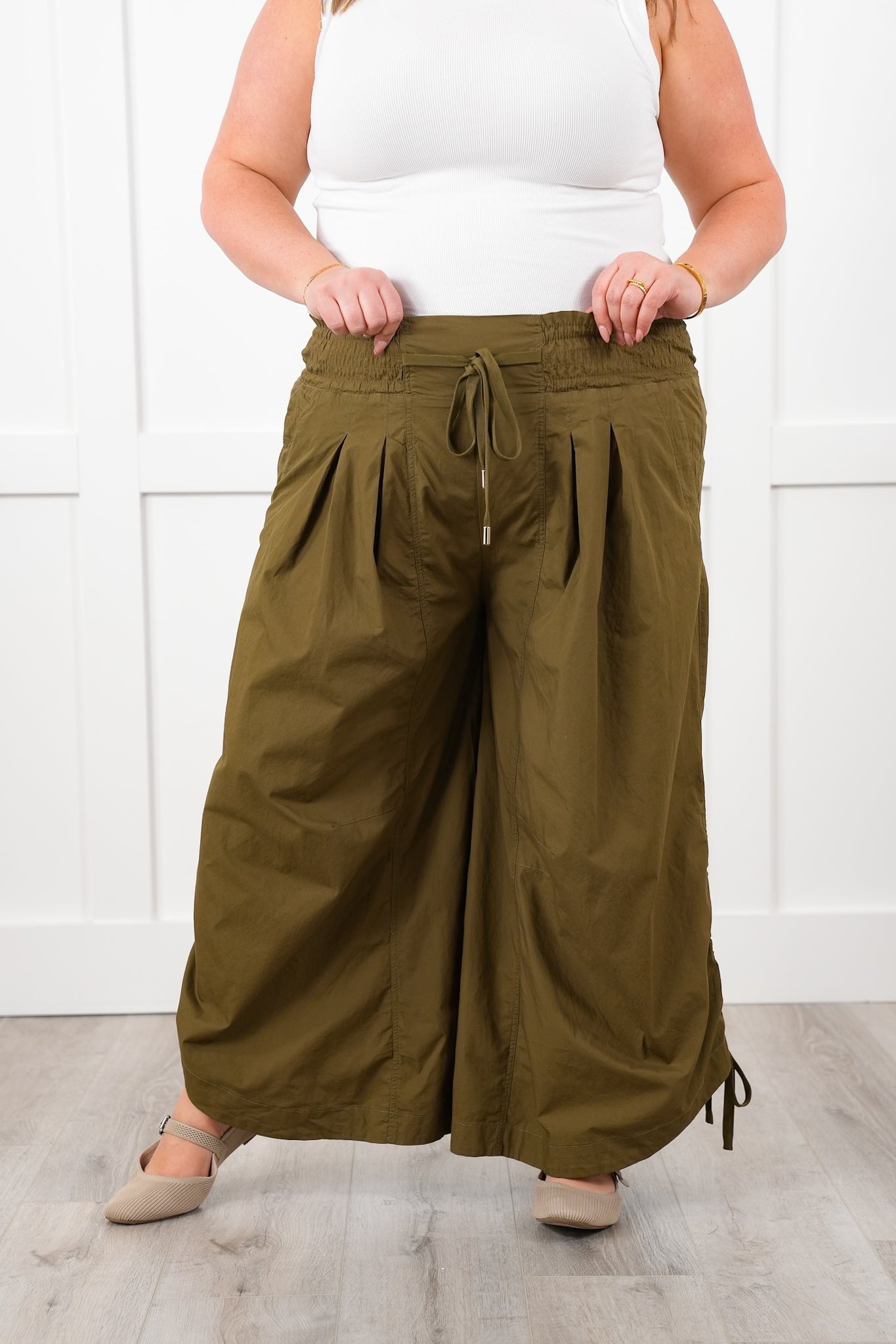 Plus/Reg Pleated Smocked Waist Wide Leg Pants