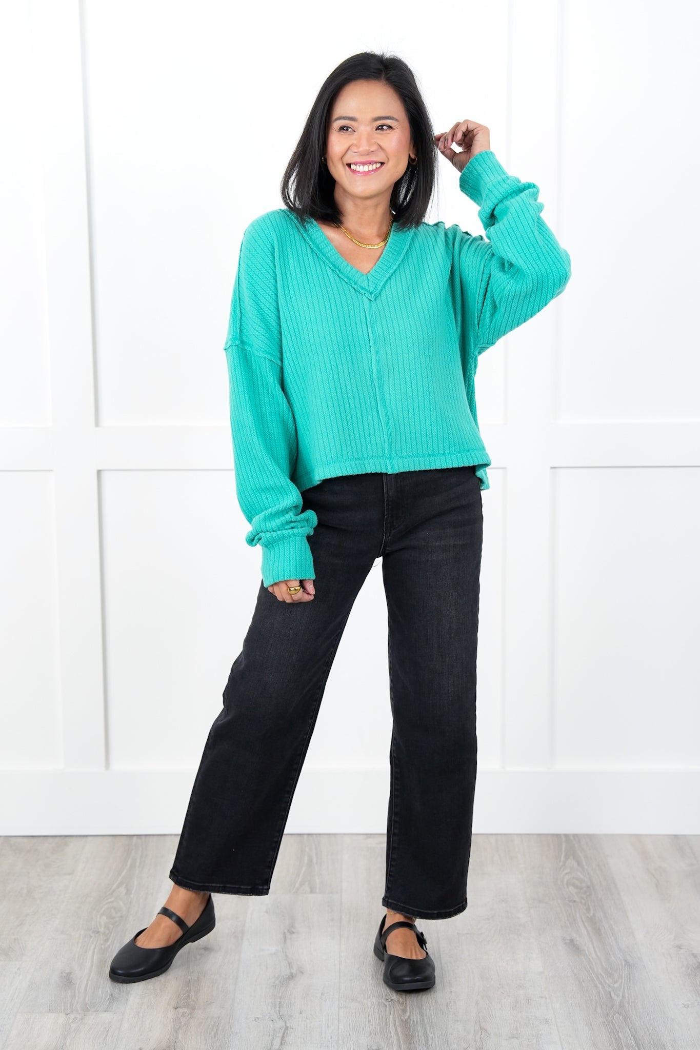 Plus/Reg Ribbed Knit Long Sleeve V-Neck Top with Reverse Seam Detail
