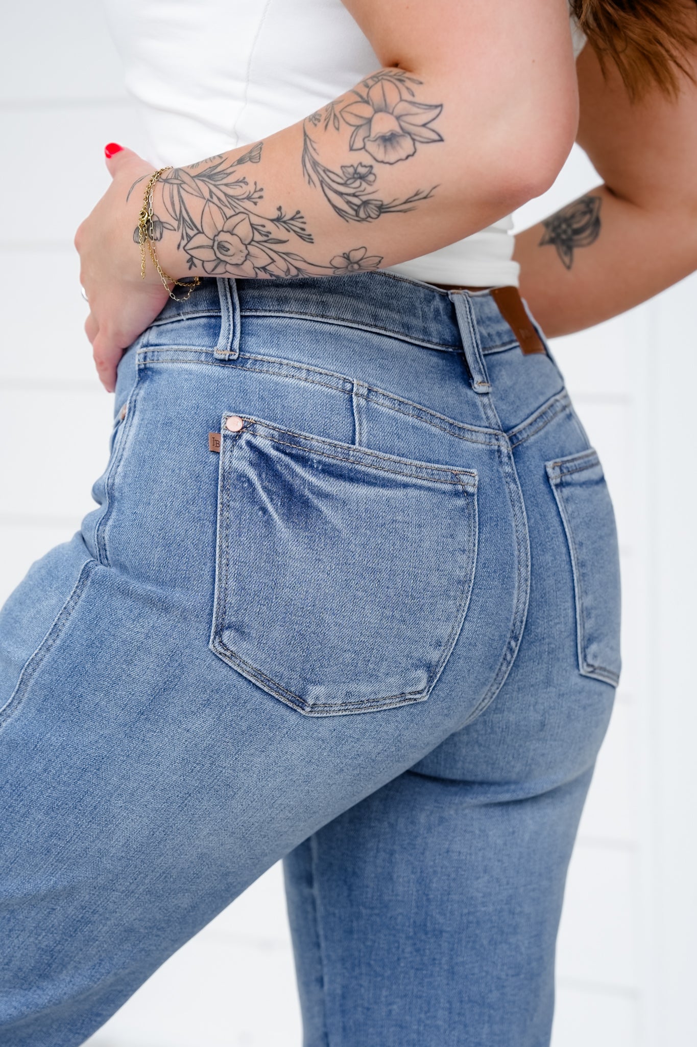 Judy Blue Mid Rise Medium Vintage Wash Tummy Control Straight Leg Jeans