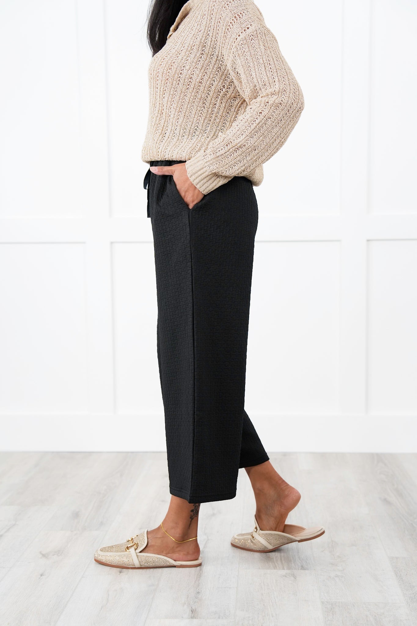 Black Textured Elastic Waistband Ankle Length Pants