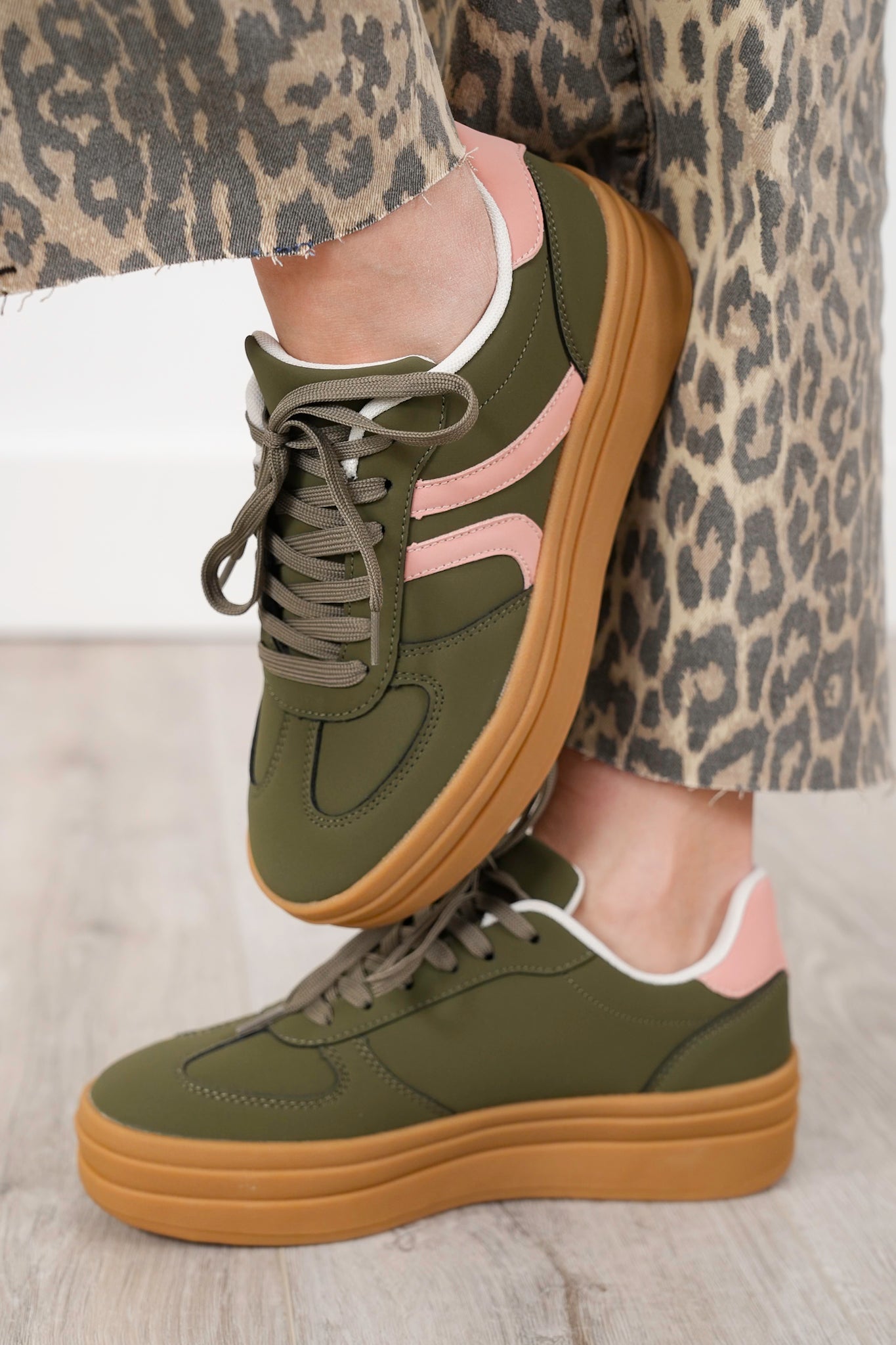 Double Stripe Platform Lace Up Sneaker