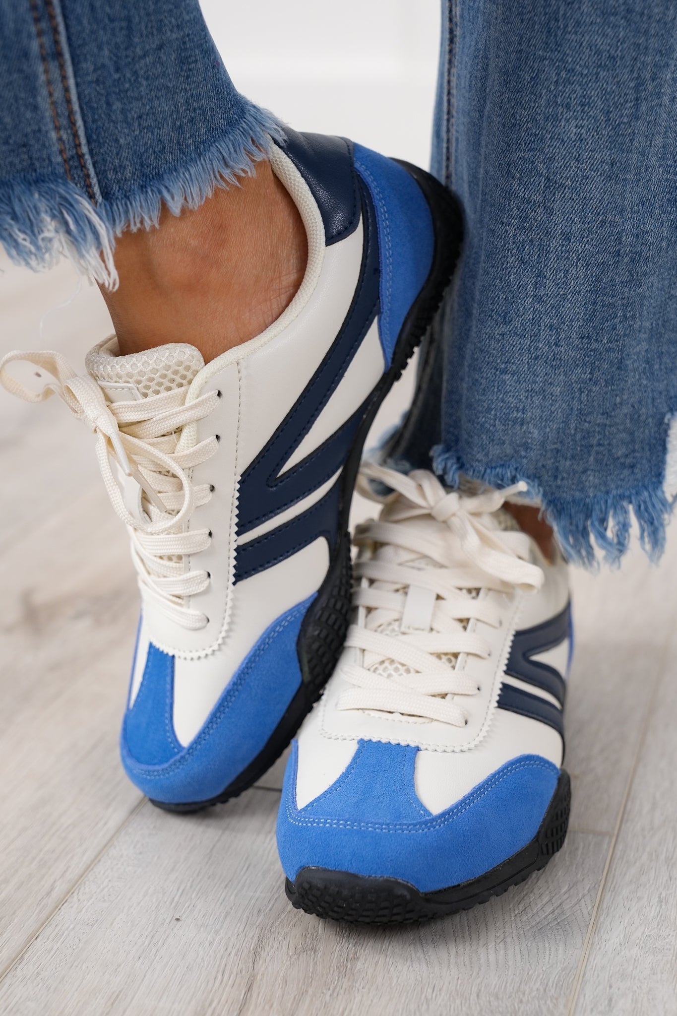 Contrast Design Athletic Sneakers