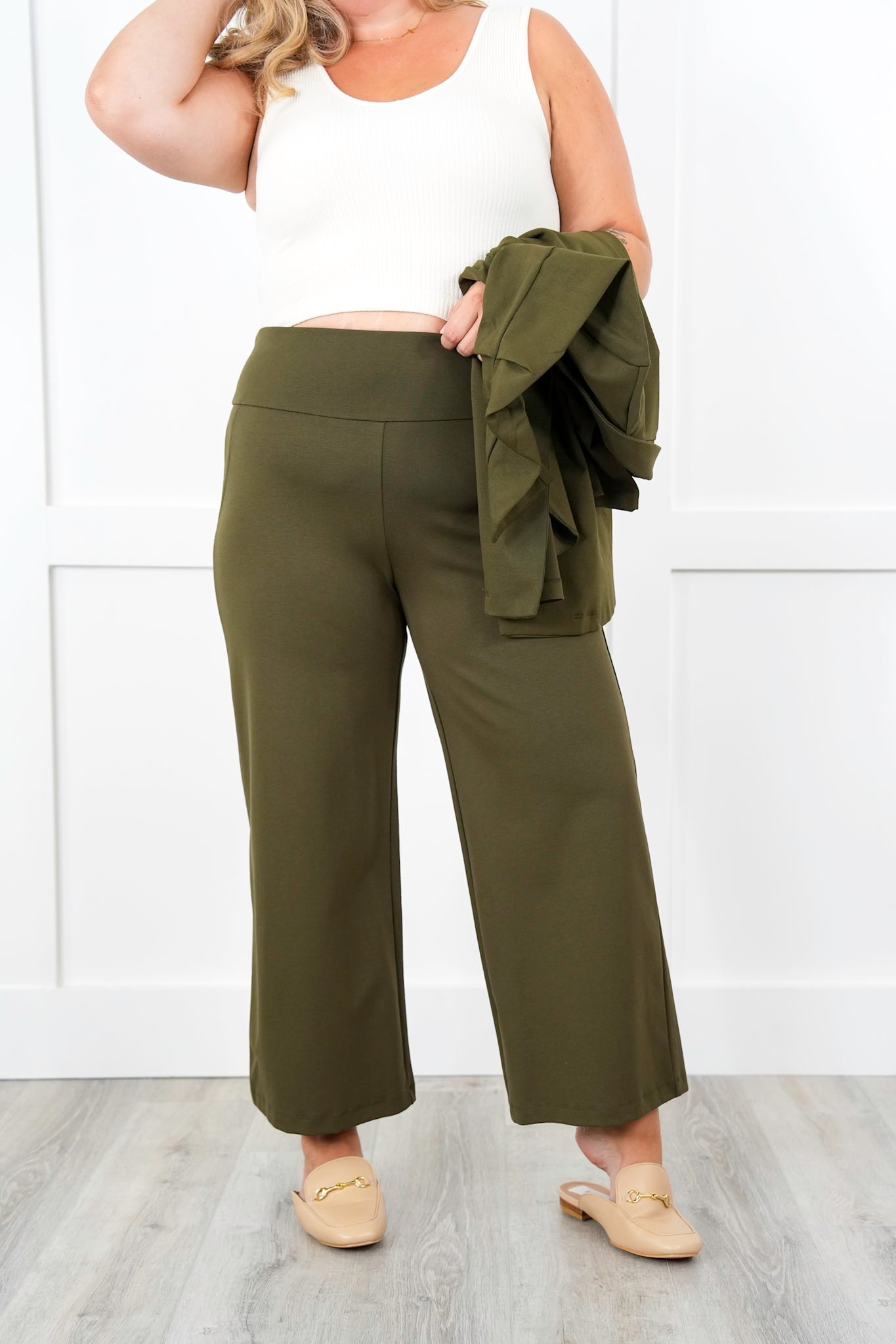 Door Buster! Plus/Reg Solid Double Knit Wide Leg Cropped Pull On Pants