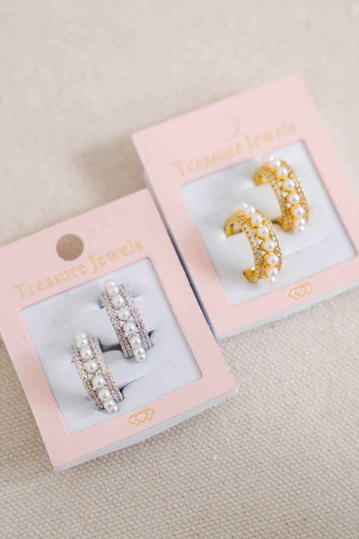 Treasure Jewels Pearly Cuff