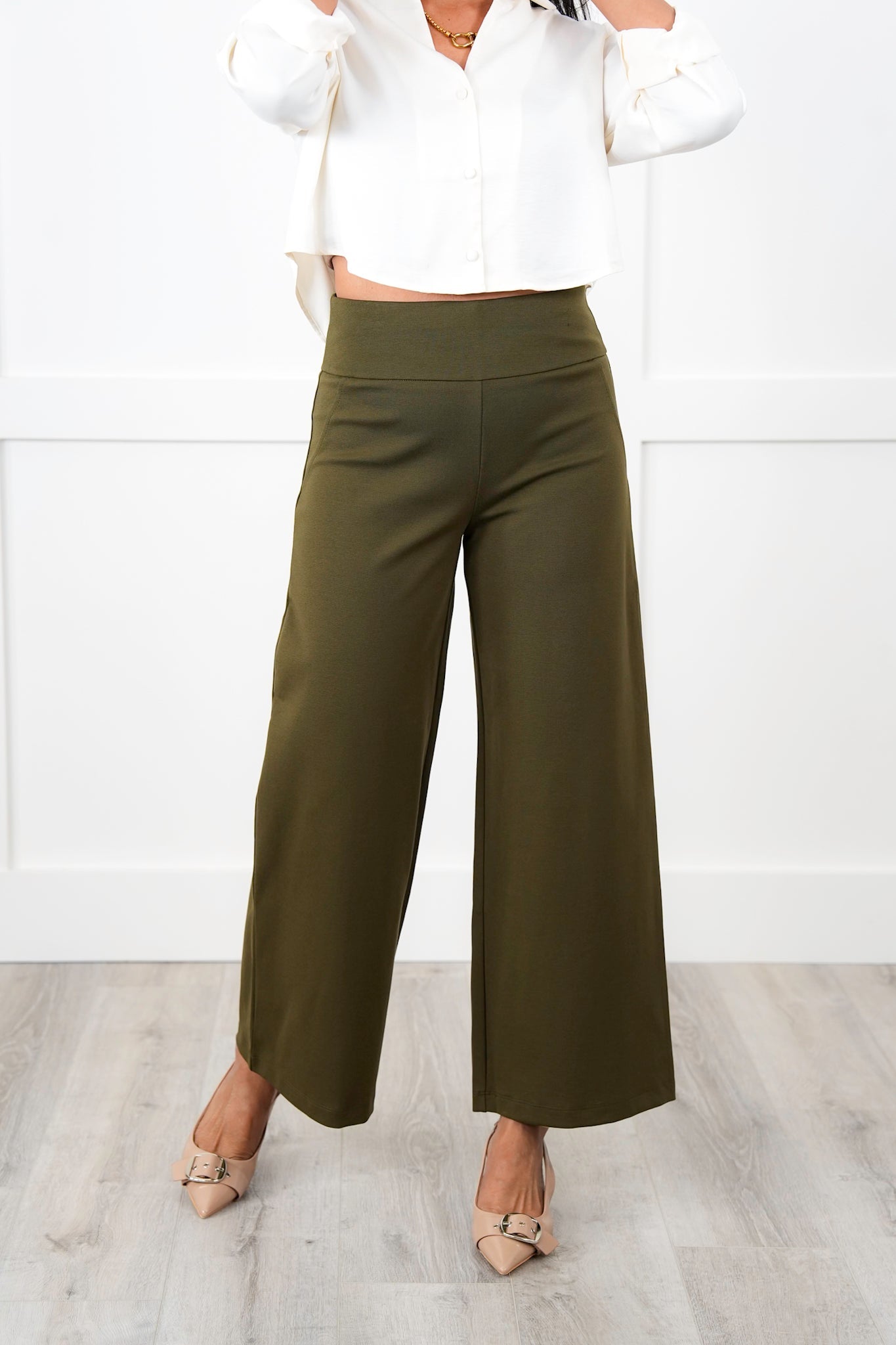 Door Buster! Plus/Reg Solid Double Knit Wide Leg Cropped Pull On Pants