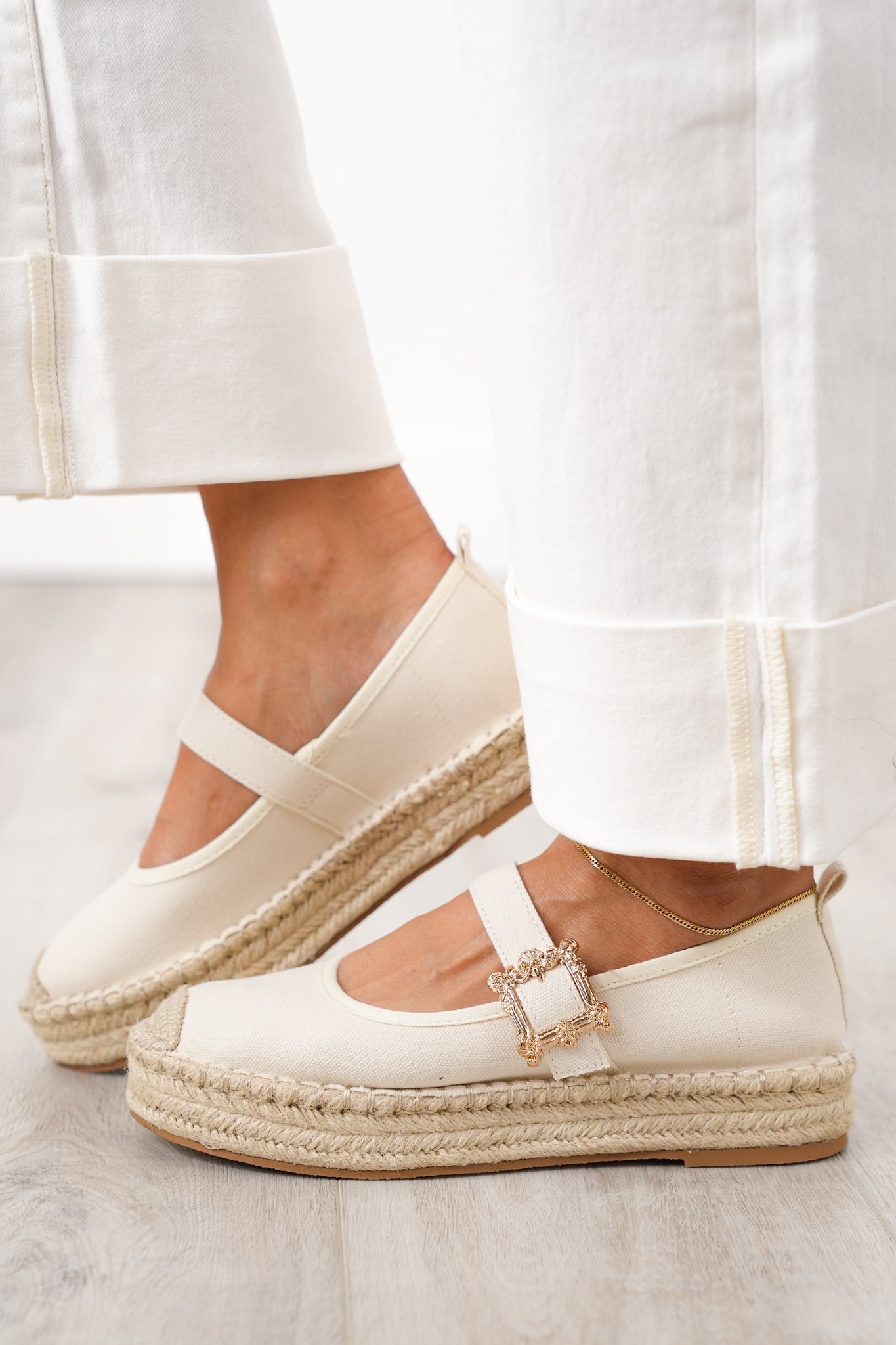 Stylish Platform Espadrille Flats with Gold Buckle Accent