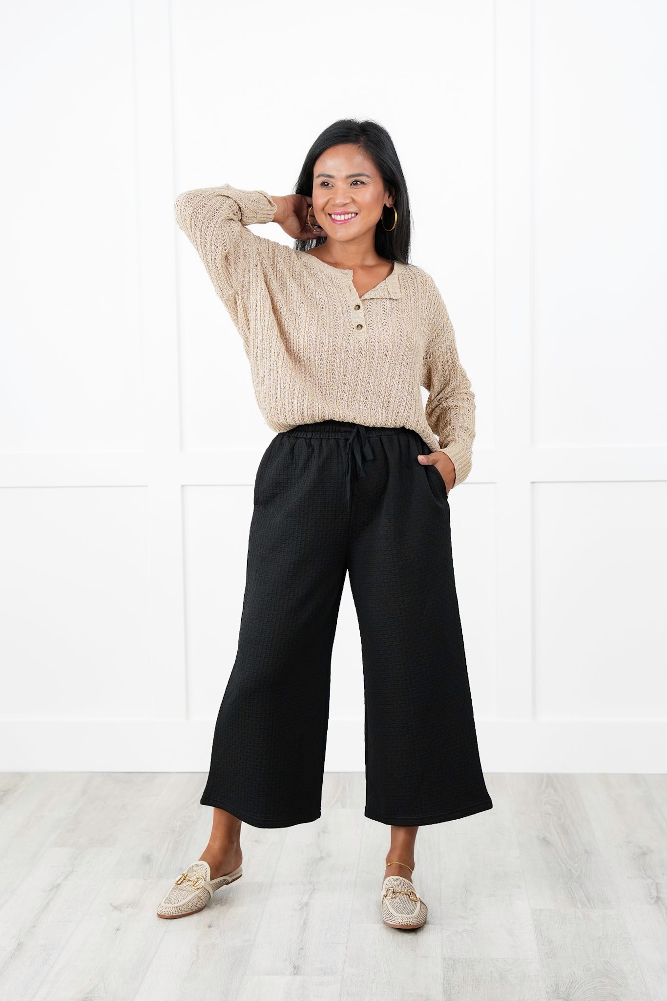 Black Textured Elastic Waistband Ankle Length Pants
