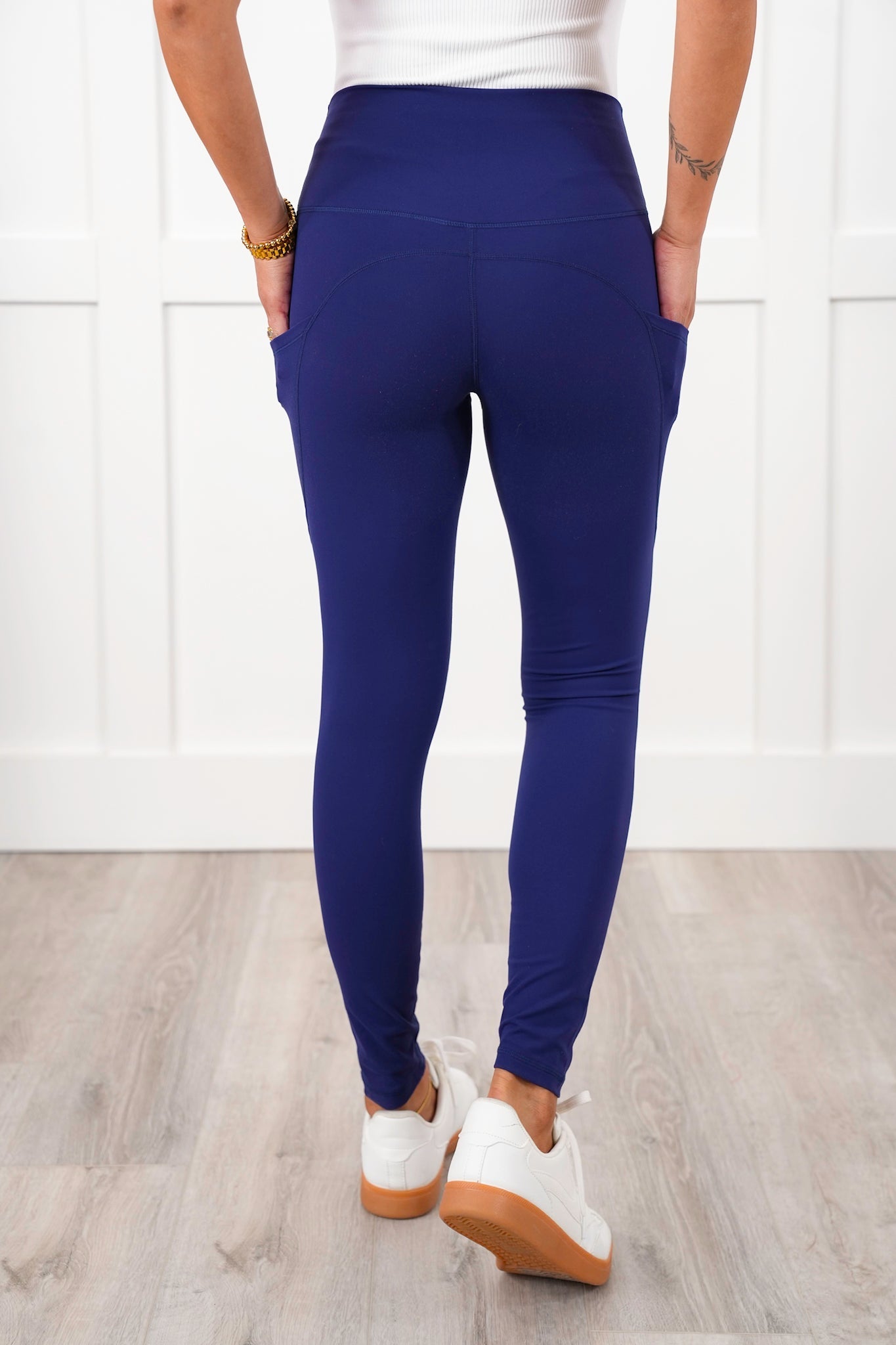 Door Buster! Plus/Reg High Waist Leggings with Pocket Detail