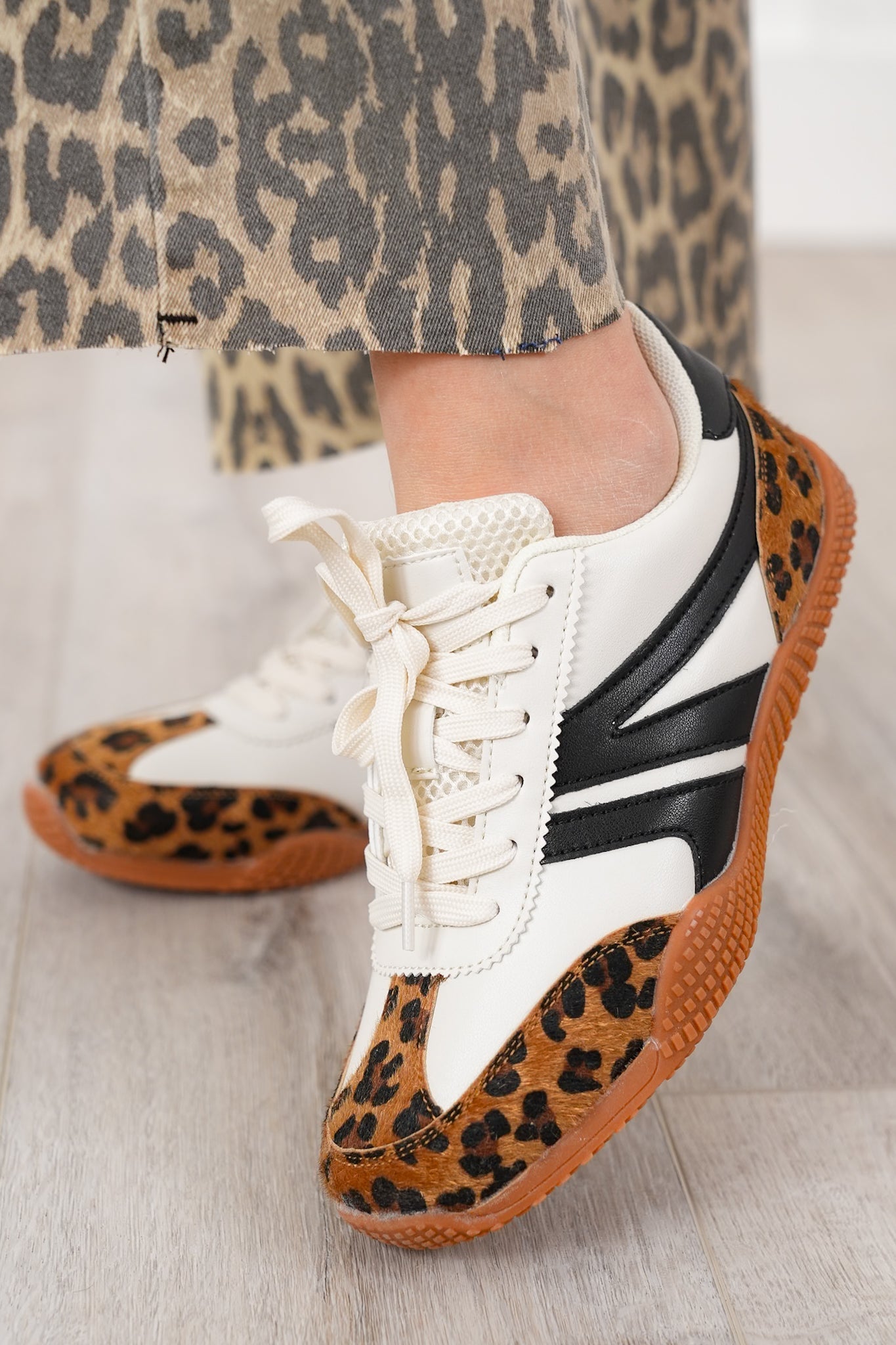 Contrast Design Athletic Sneakers