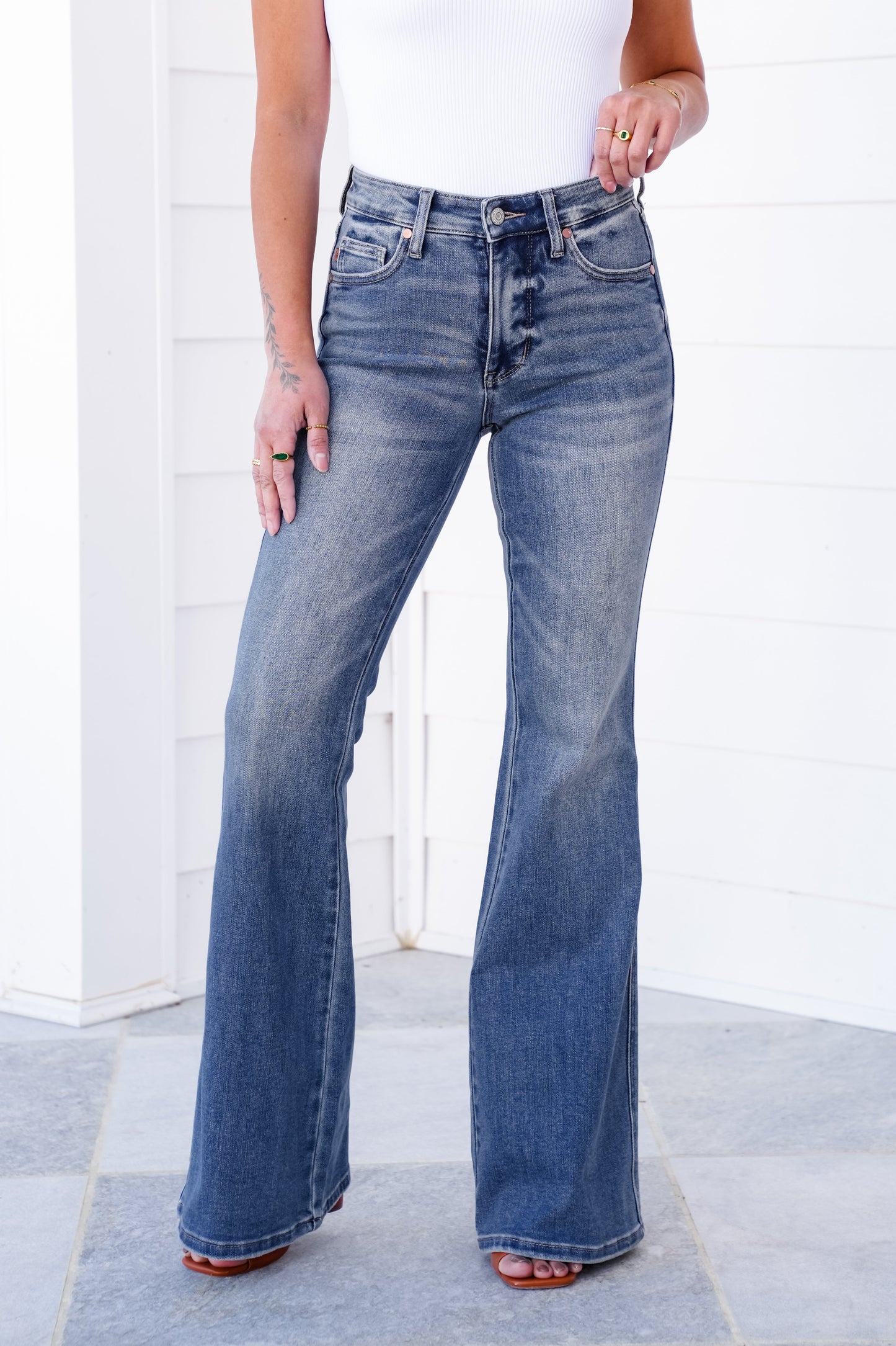 Judy Blue Mid Rise Vintage Medium Wash Tummy Control Flare with Back Shield Pockets