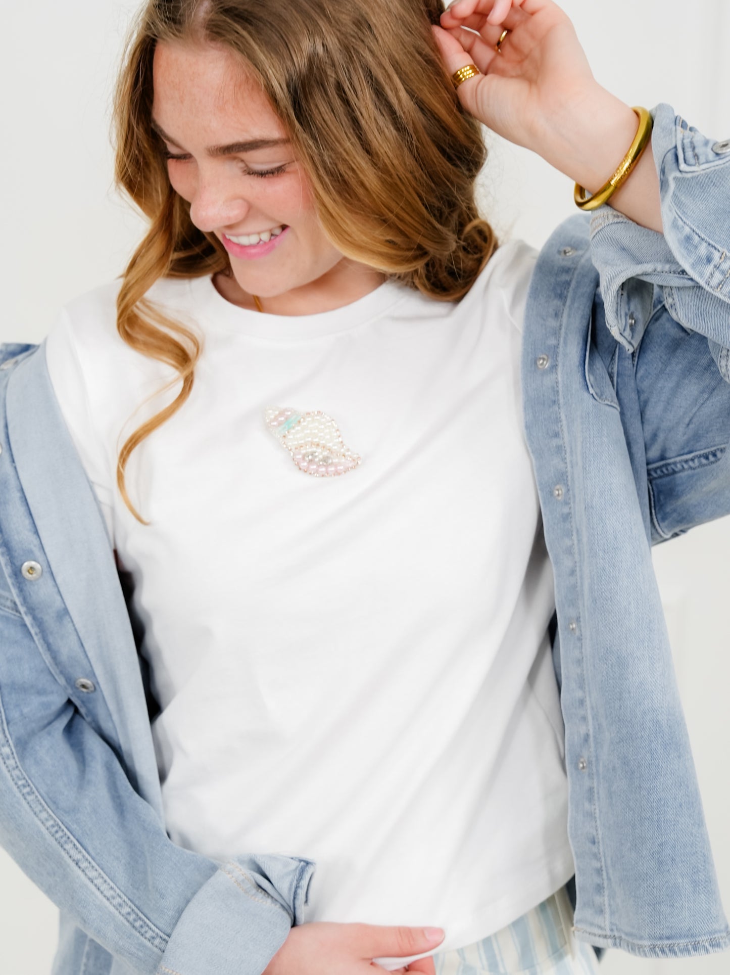 White Short Sleeve Top with Beaded Seashell
