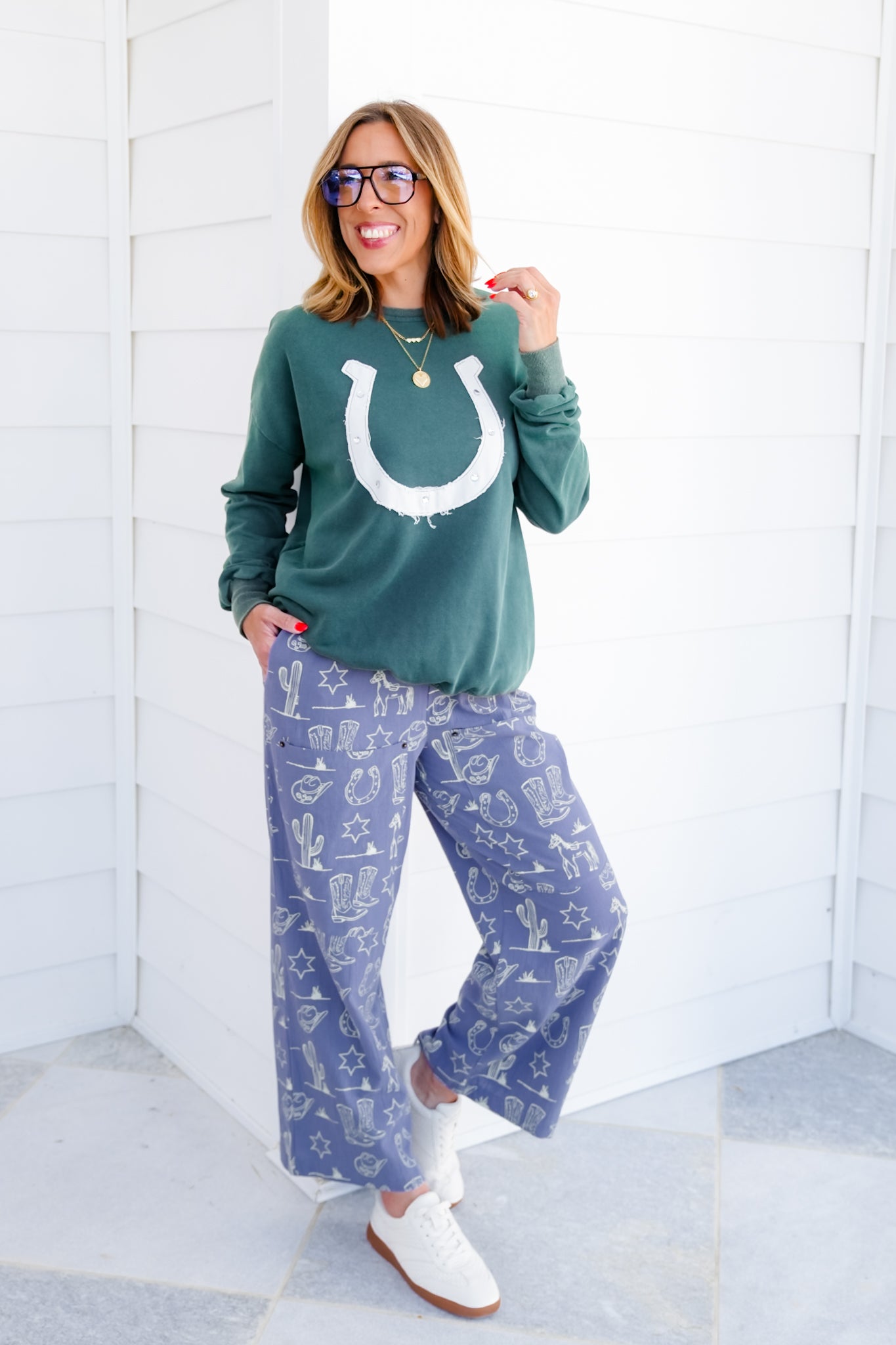 Long Sleeve Horseshoe Patch Pullover Sweatshirt