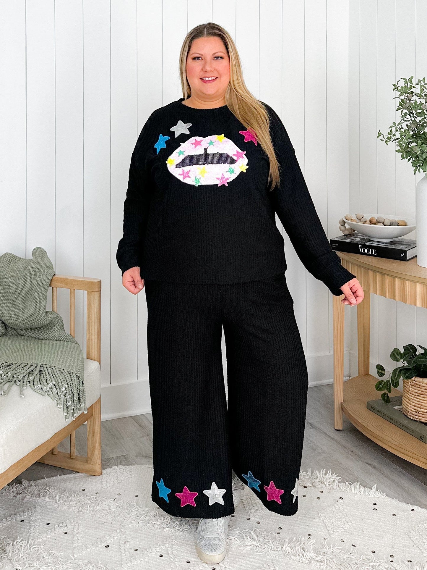 Plus/Reg Elastic Waist Wide Leg Cropped Pants With Sequin Star Patch Detail (Multiple Colors)
