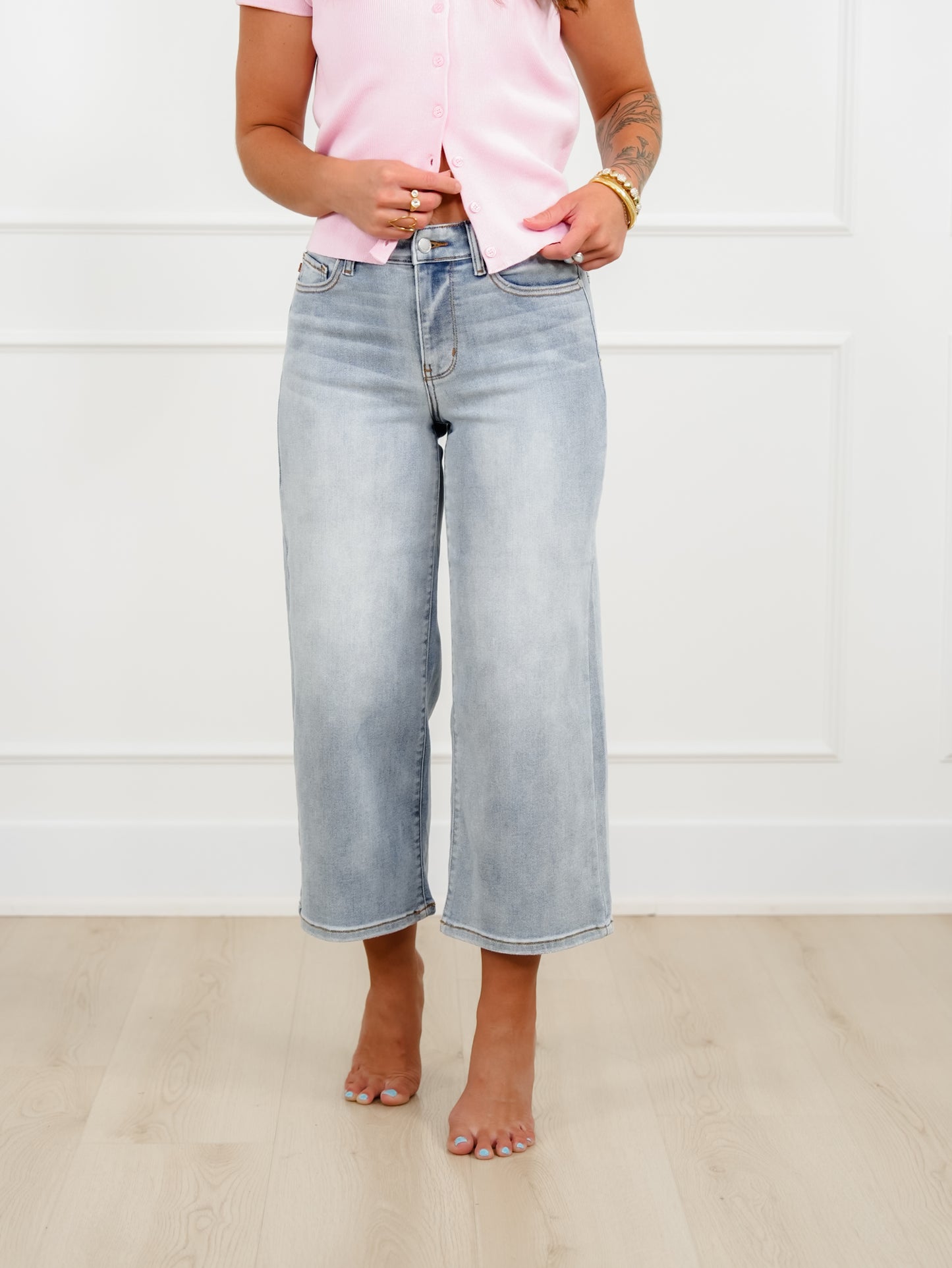 Judy Blue Mid Rise Light Wash Cropped Wide Leg Jeans