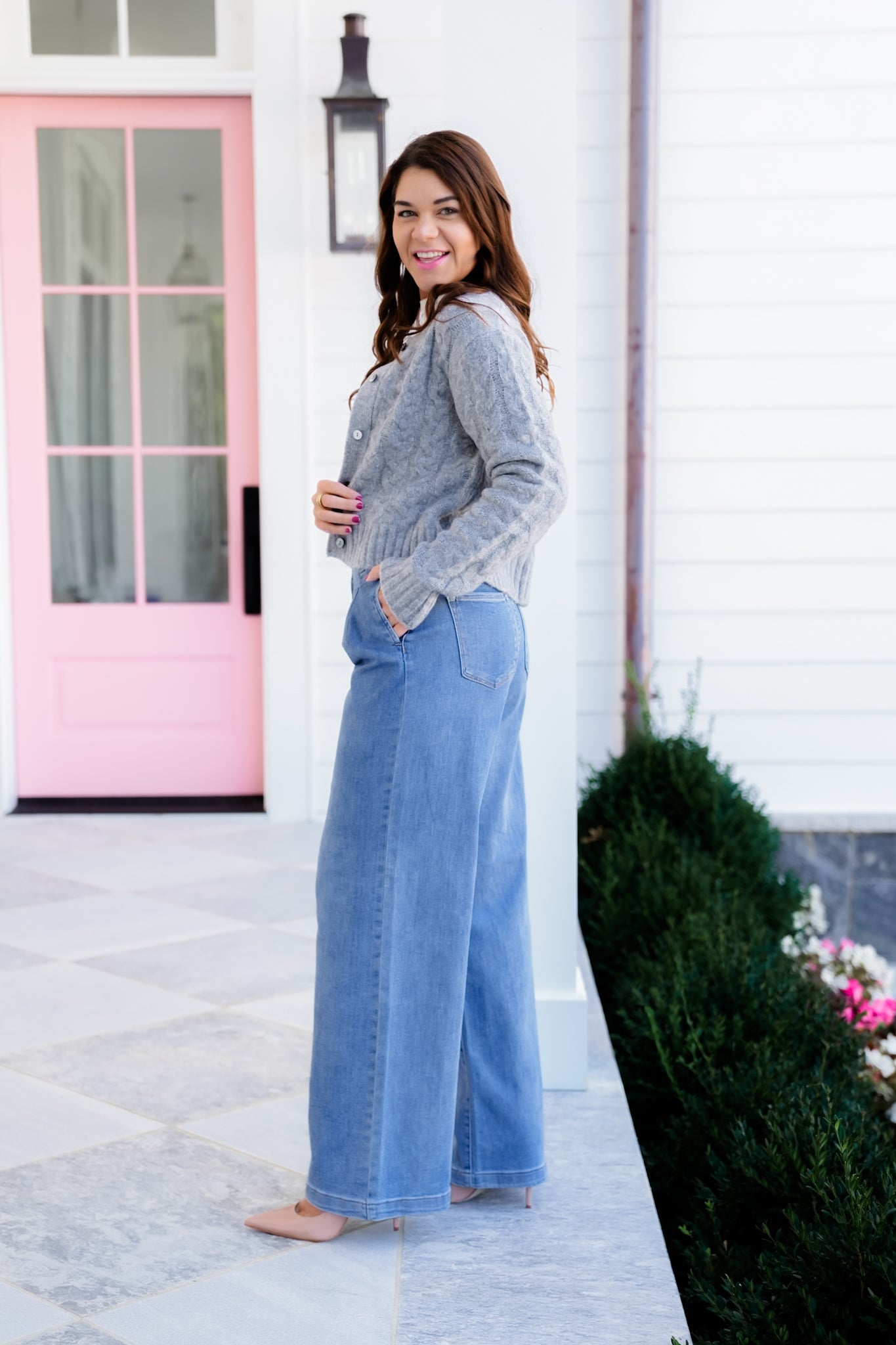 フェルミンロペス　Mサイズ アウェイ Risen Mid Rise Medium Wash Relaxed Waist Wide Leg Jeans – Freckled