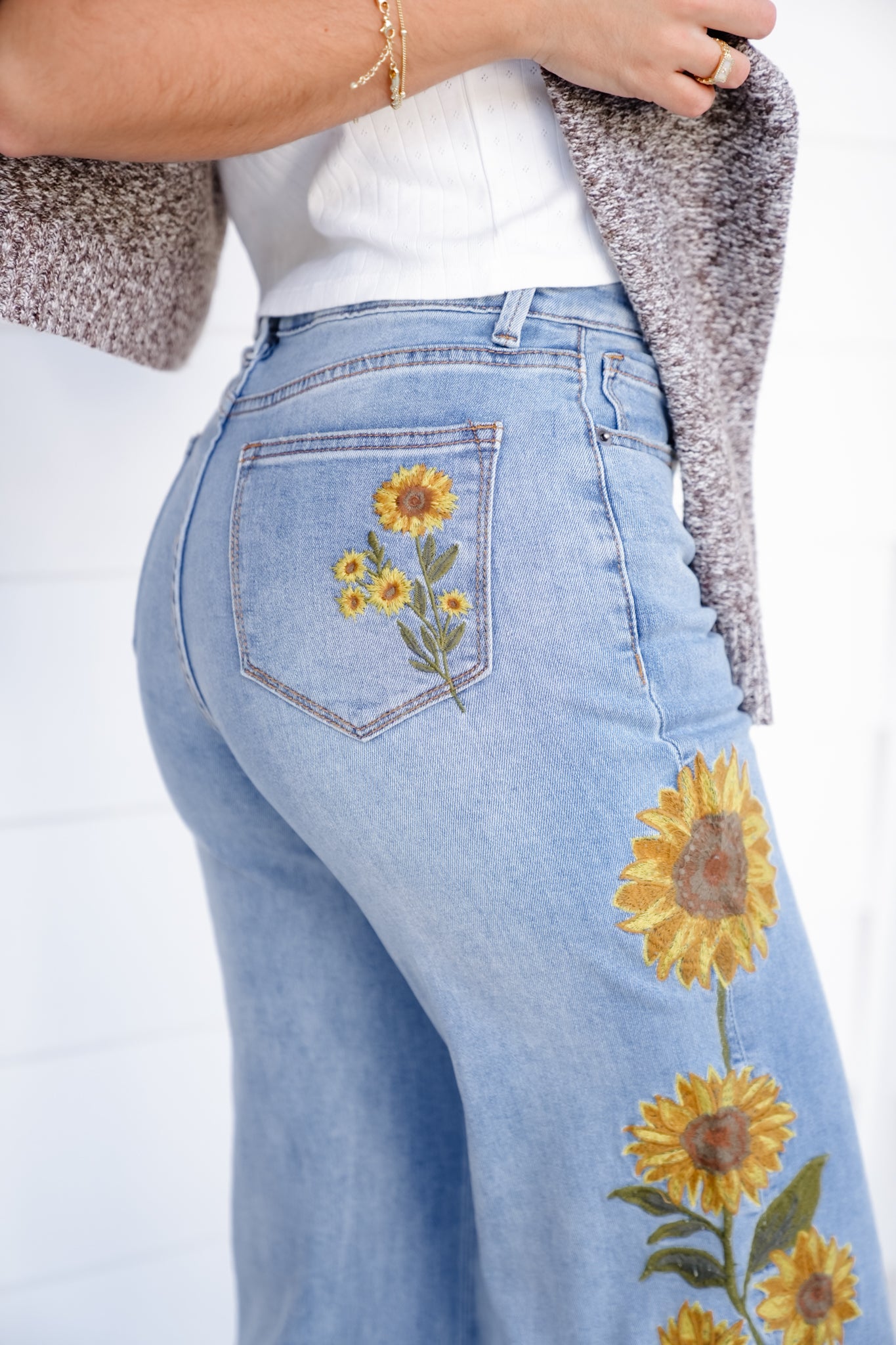 Light Wash Embroidered Sunflower Denim Jeans – Freckled Poppy