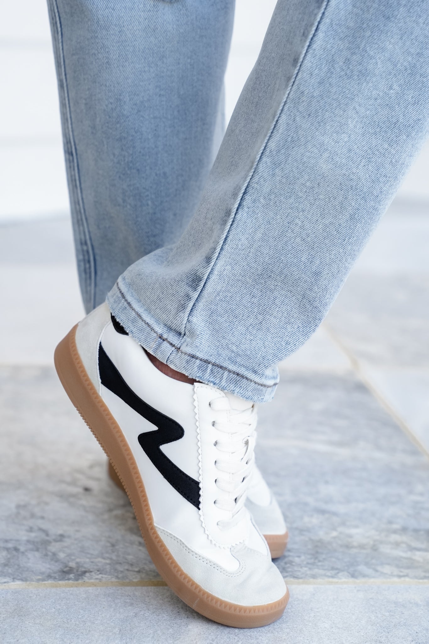 Judy Blue Mid Rise Light Wash Cuffed Boyfriend Jeans with Distressed Repair Stitch