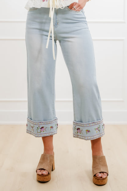 Light Washed Cropped Denim Pants with Embroidered Flowers