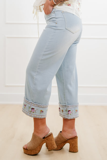 Light Washed Cropped Denim Pants with Embroidered Flowers