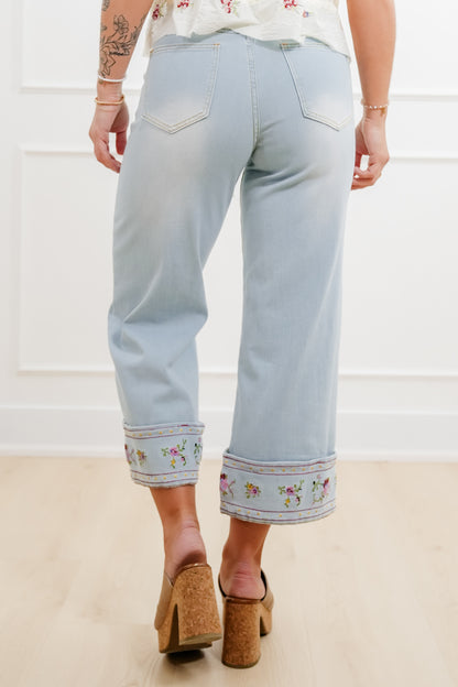 Light Washed Cropped Denim Pants with Embroidered Flowers