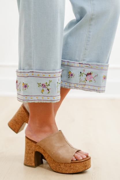 Light Washed Cropped Denim Pants with Embroidered Flowers