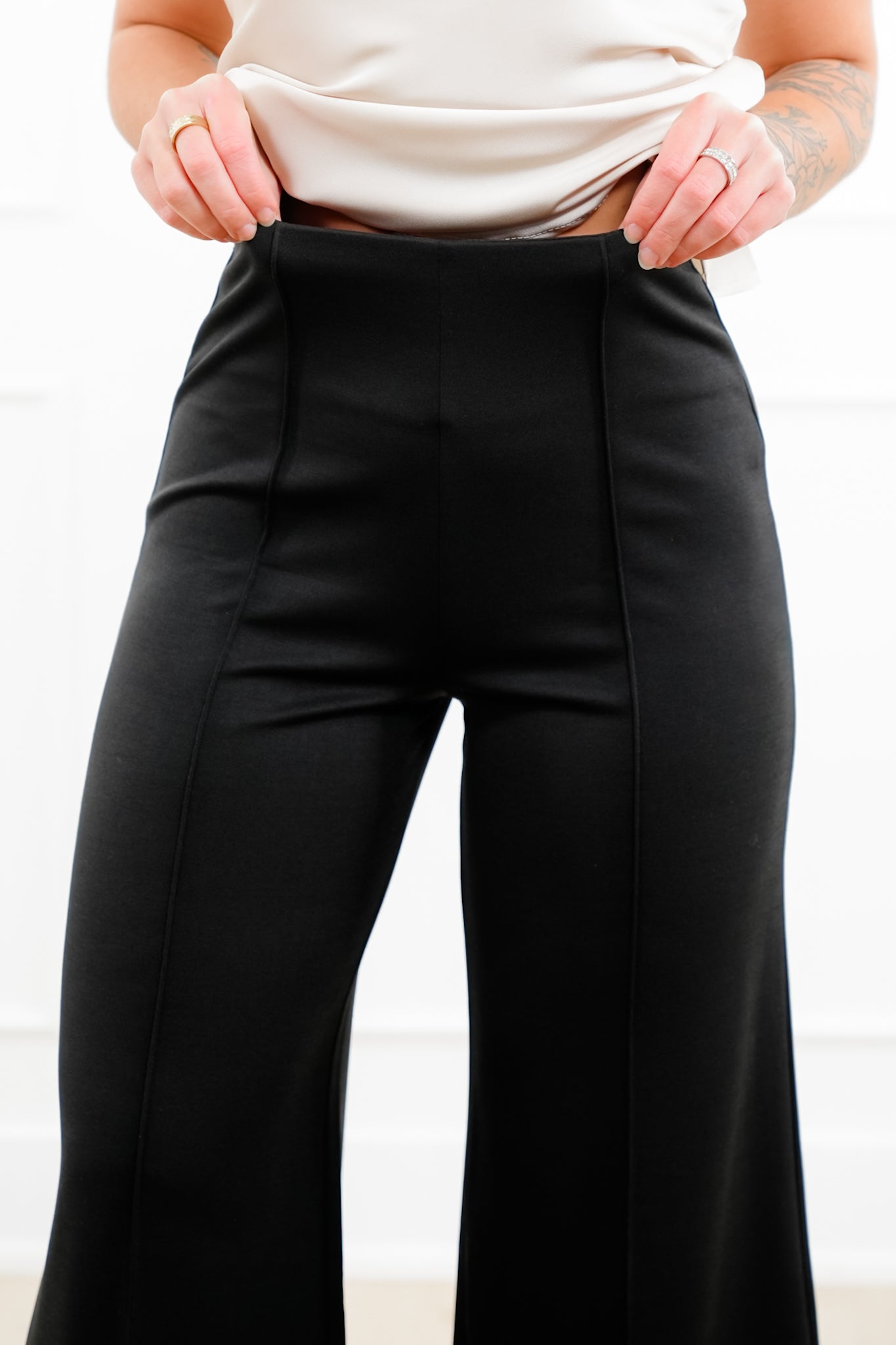 Plus/Reg Solid Black Wide Leg Pants with Pleat Detail