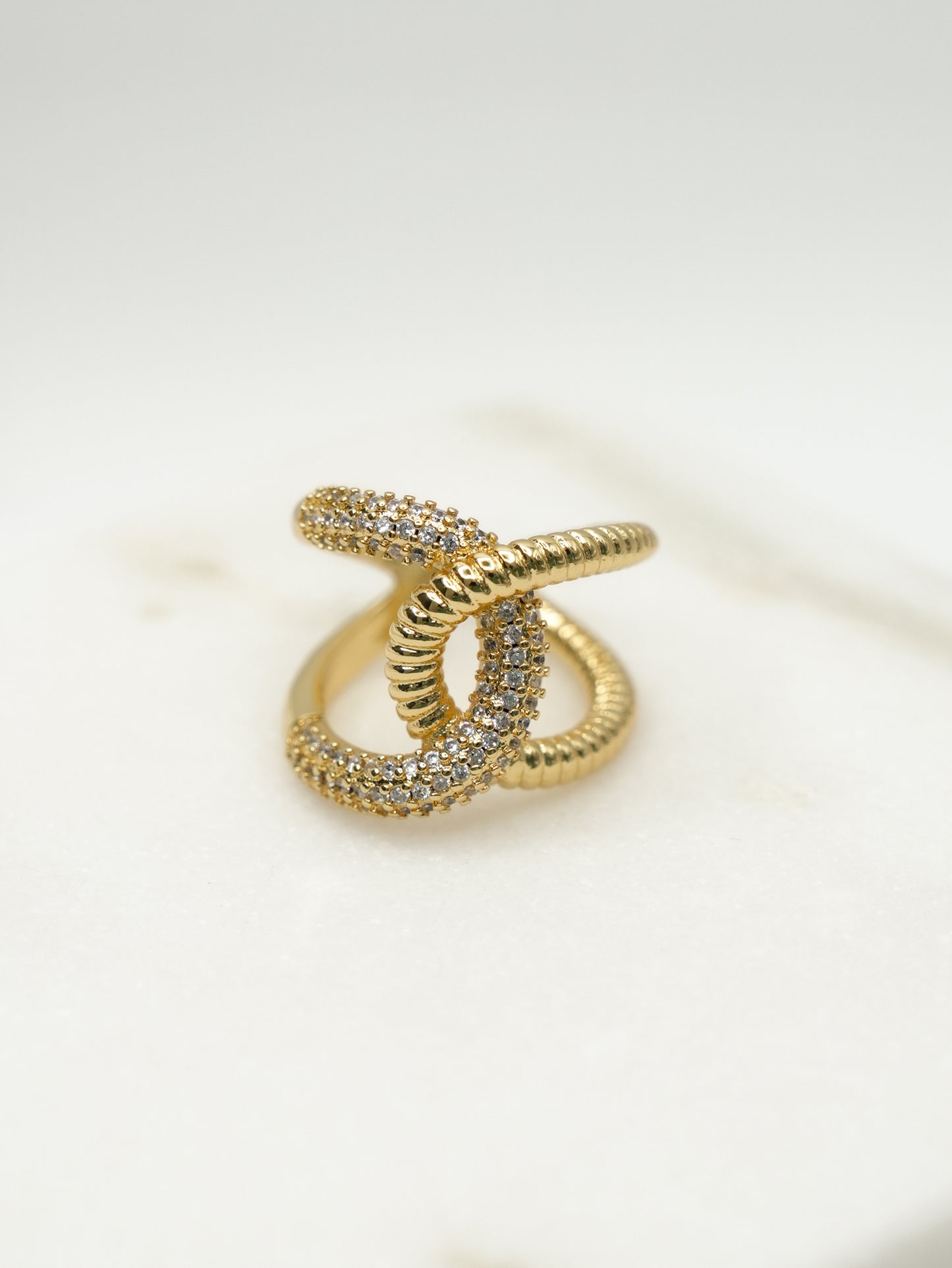 Gold Intersecting Circle Ring