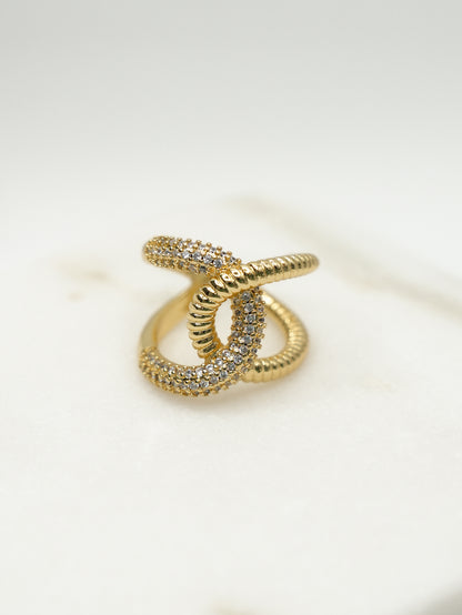 Gold Intersecting Circle Ring