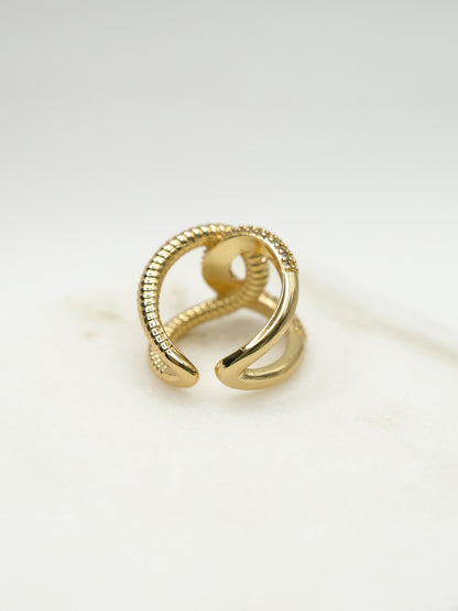 Gold Intersecting Circle Ring
