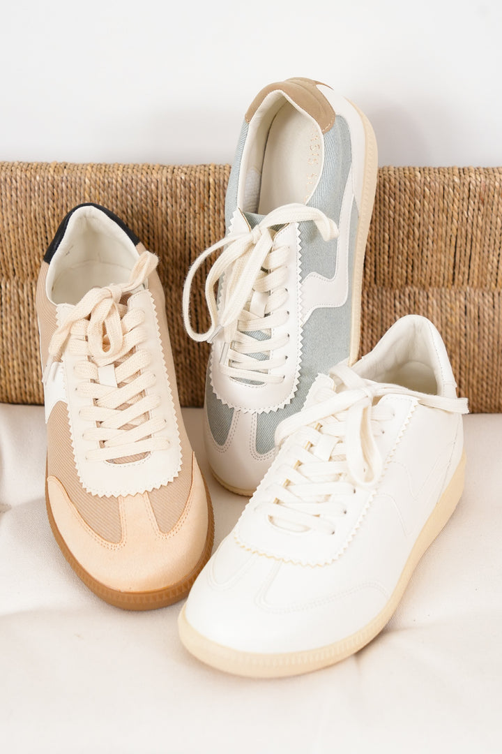 Casual Low Top Sneaker with Wavy Stripe
