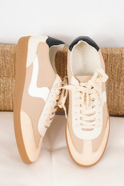 Casual Low Top Sneaker with Wavy Stripe