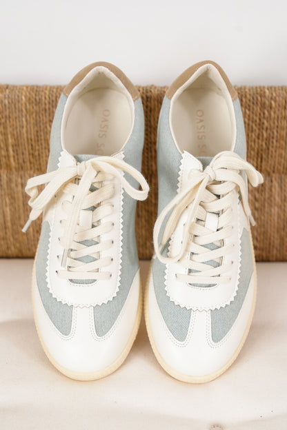 Casual Low Top Sneaker with Wavy Stripe
