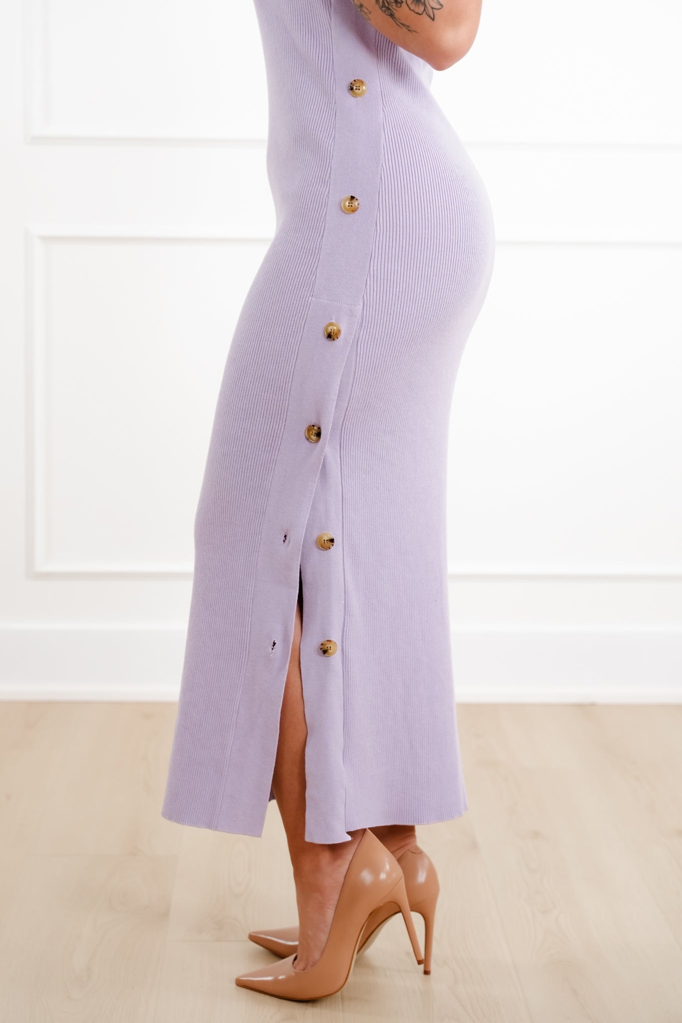 Ribbed Sleeveless Midi Sweater Dress with Button Accent