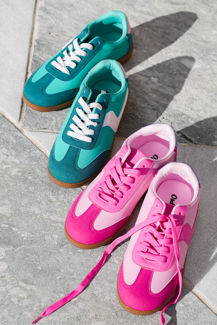 Retro Inspired Casual Lace Up Sneakers with Wave Design
