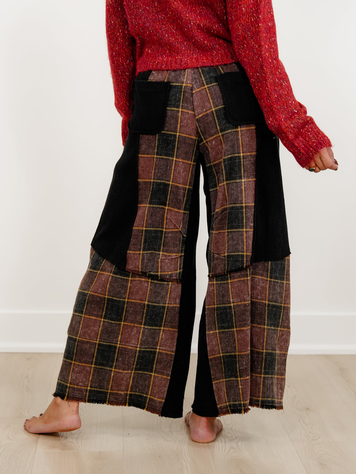 POL Checkered Elastic Waist Pants with Thermal Contrast