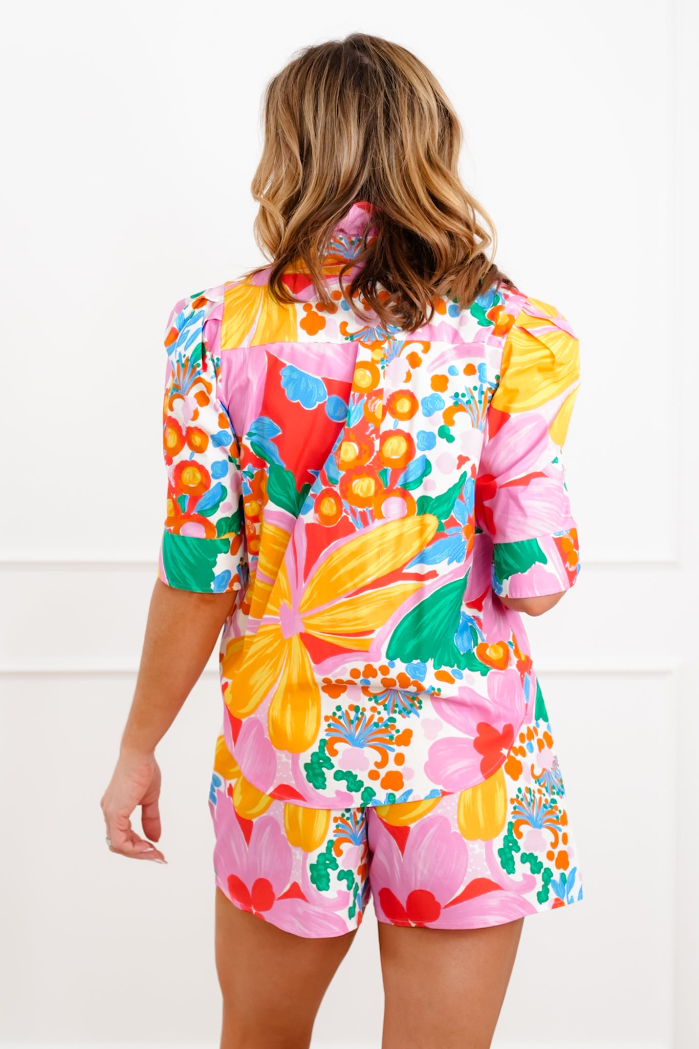 Plus/Reg Floral Short Sleeve Ruffle Collar Button Down Top