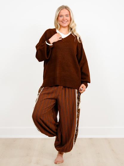 Long Sleeve V-Neck Solid Knit Sweater - Freckled Poppy
