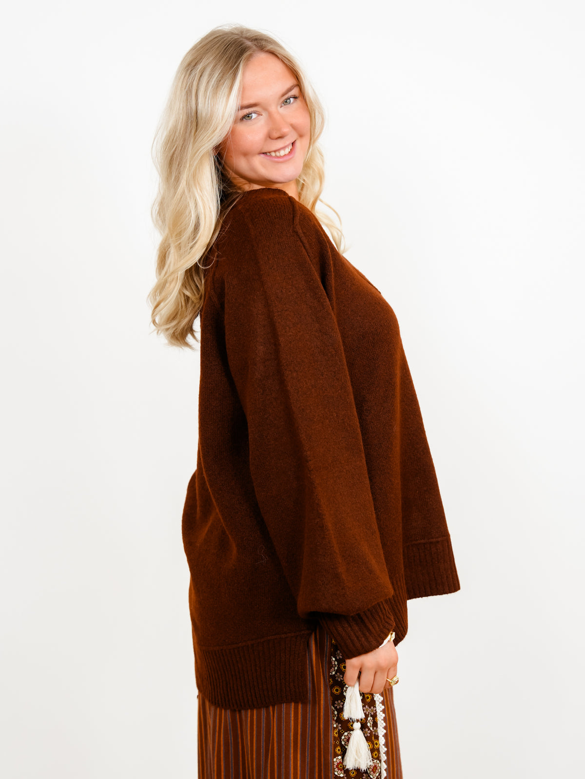 Long Sleeve V-Neck Solid Knit Sweater - Freckled Poppy