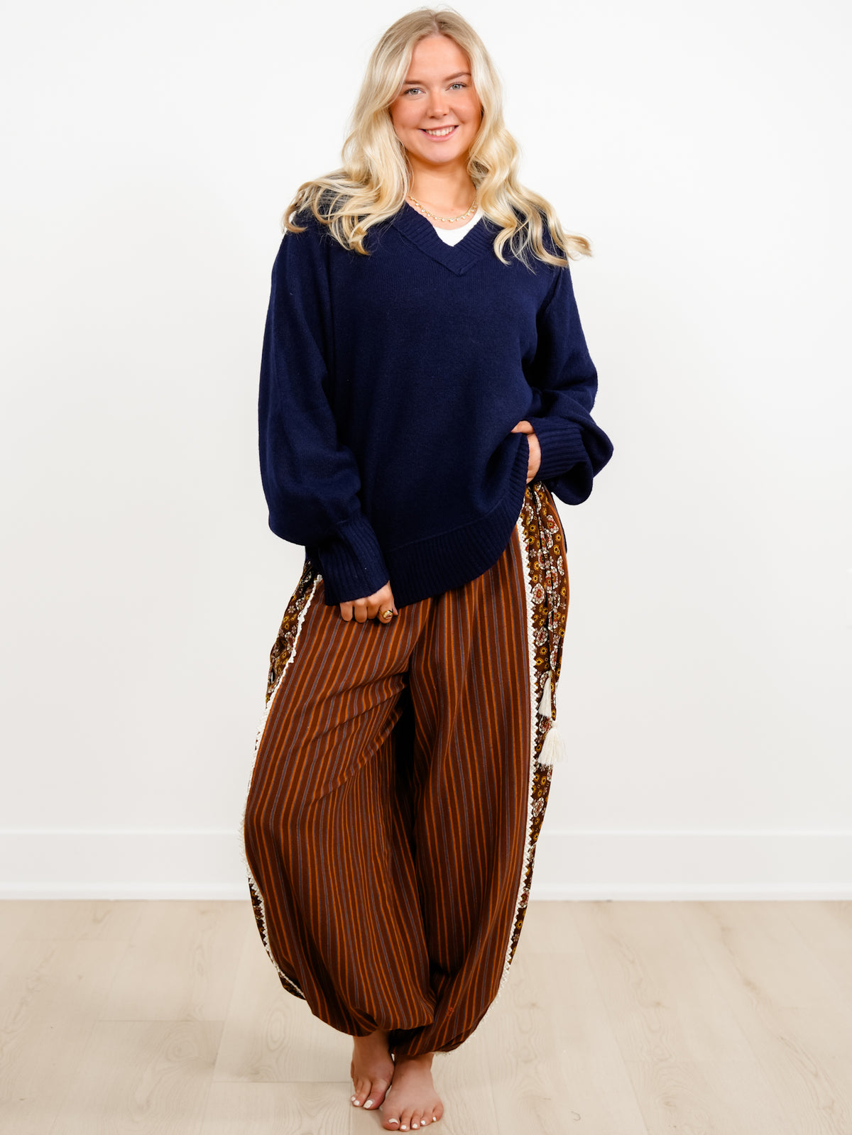 Long Sleeve V-Neck Solid Knit Sweater - Freckled Poppy