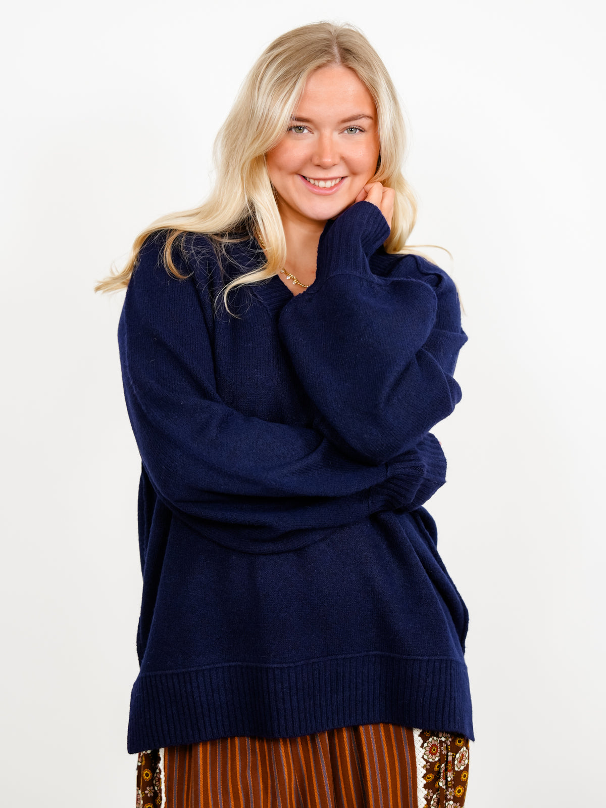 Long Sleeve V-Neck Solid Knit Sweater - Freckled Poppy