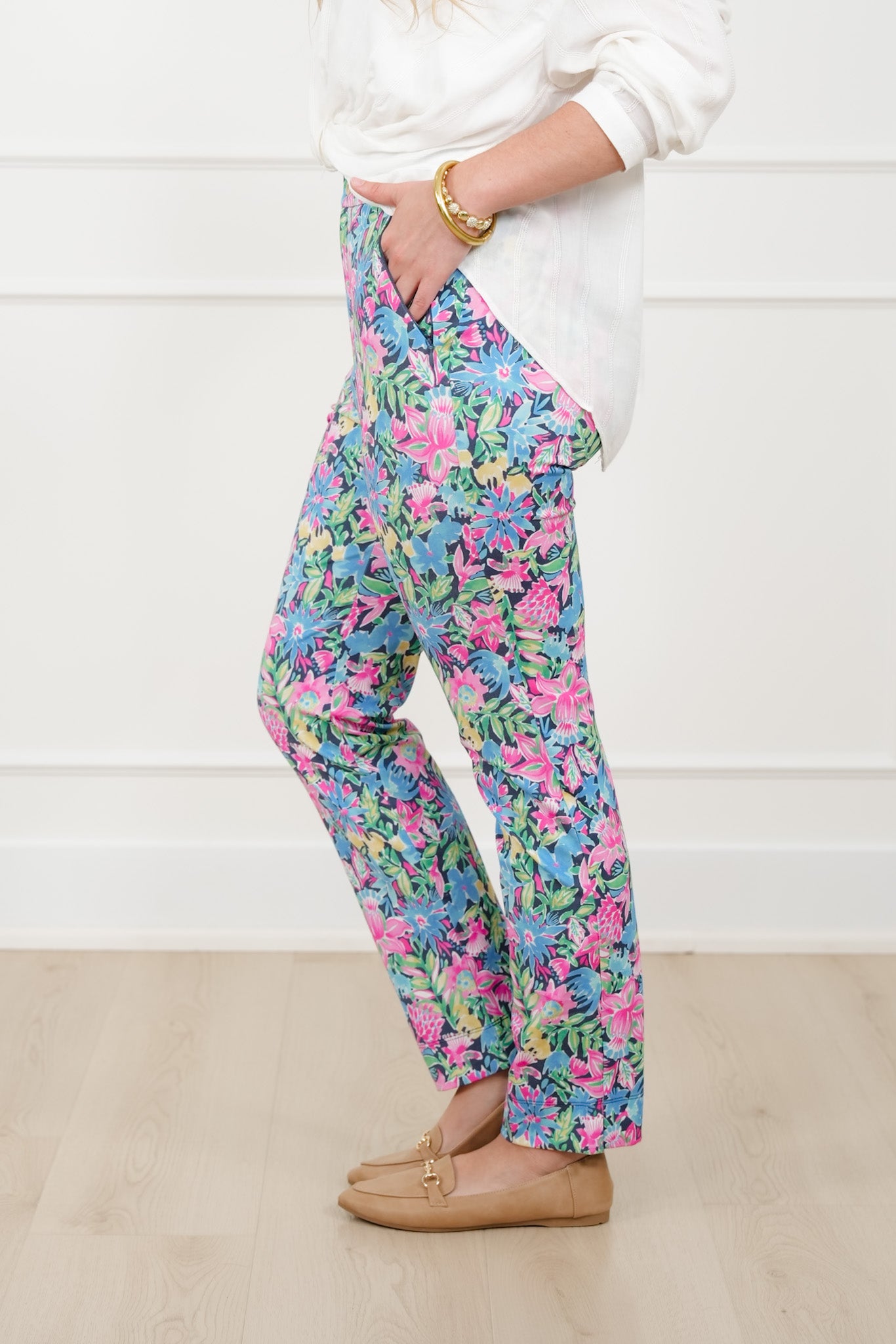 Plus/Reg Floral Print Pants with Side Zipper Pockets