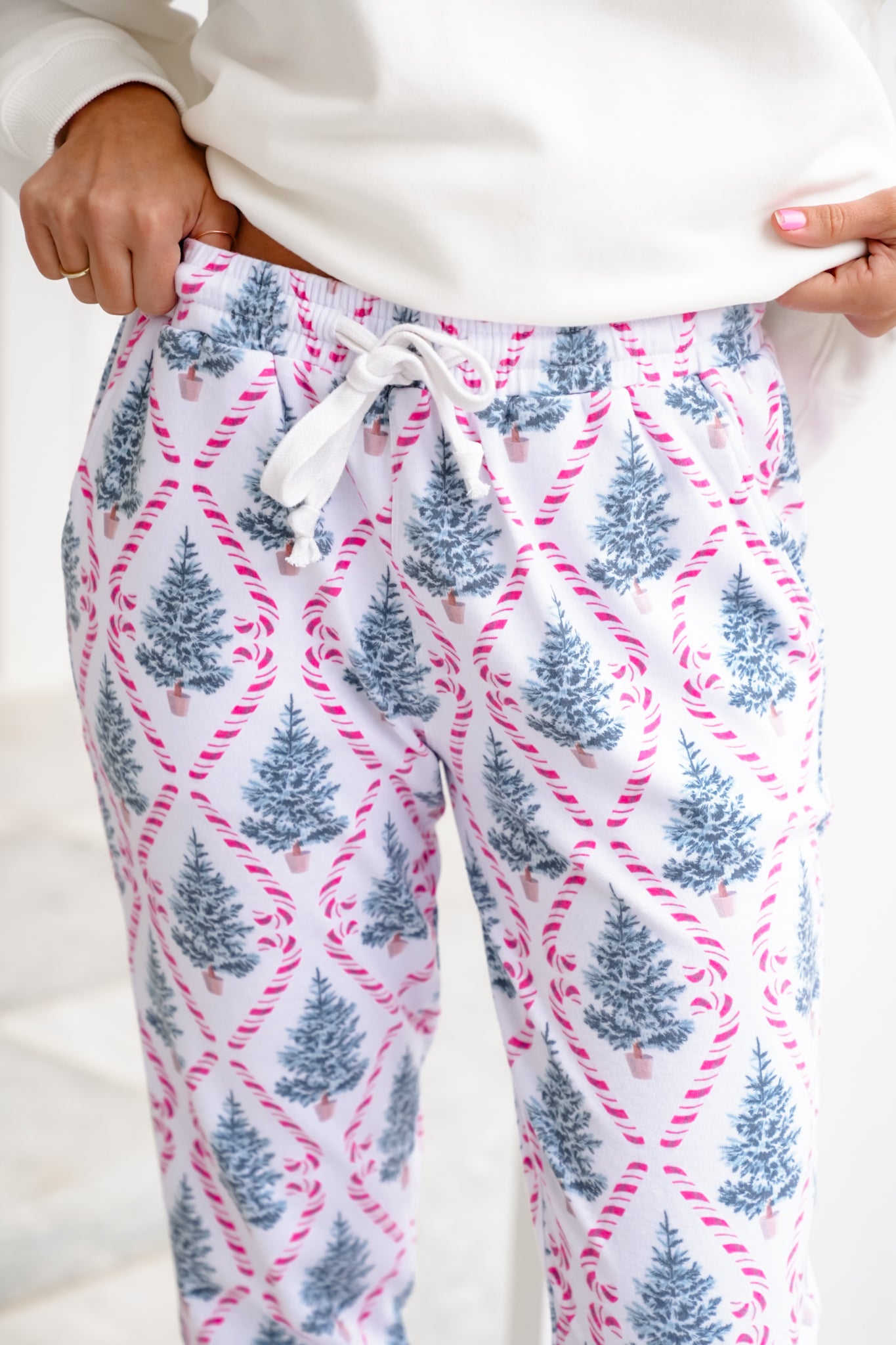 Plus/Reg Candy Cane Lane Print Elastic Waist Joggers