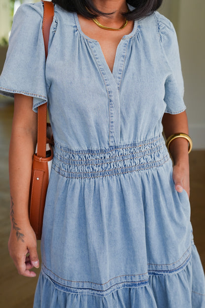 Plus/Reg Light Wash Short Sleeve Elastic Waist Dress